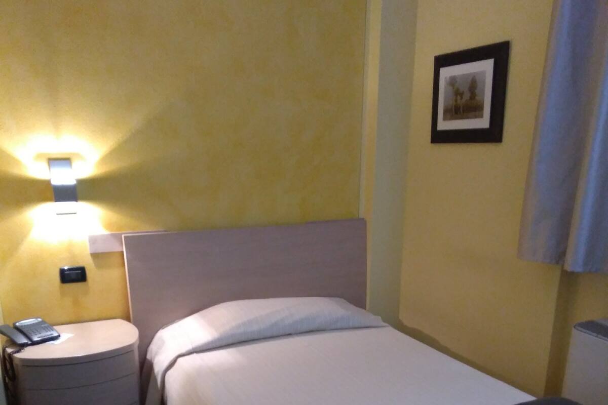Single Room | Minibar, in-room safe, desk, cribs (free)