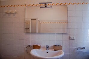 Apartment | Bathroom