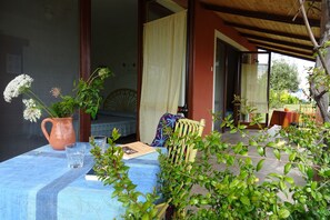 Phòng đôi hoặc 2 giường đơn dành cho gia đình, phù hợp cho người khuyết tật, khu vực vườn (Mirto 4) | Hiên