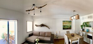 Appartement, 2 chambres, vue montagne | Salle de séjour | Télévision à écran plat