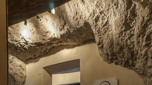 A stone-walled corridor leading to a room with a sign reading "Bob Arena". - B&B Arena di Lucca (Lucca)