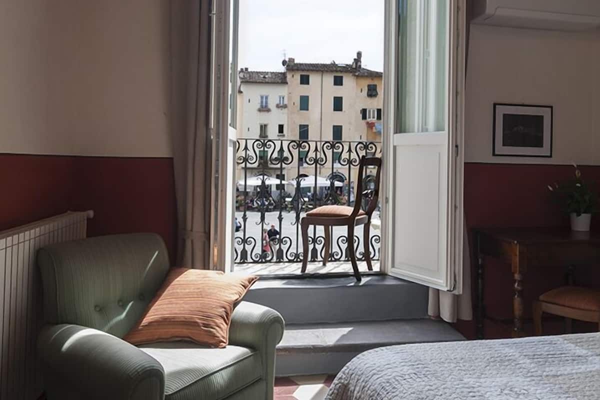 Double Room, Balcony | Desk, soundproofing, WiFi (free), bed sheets