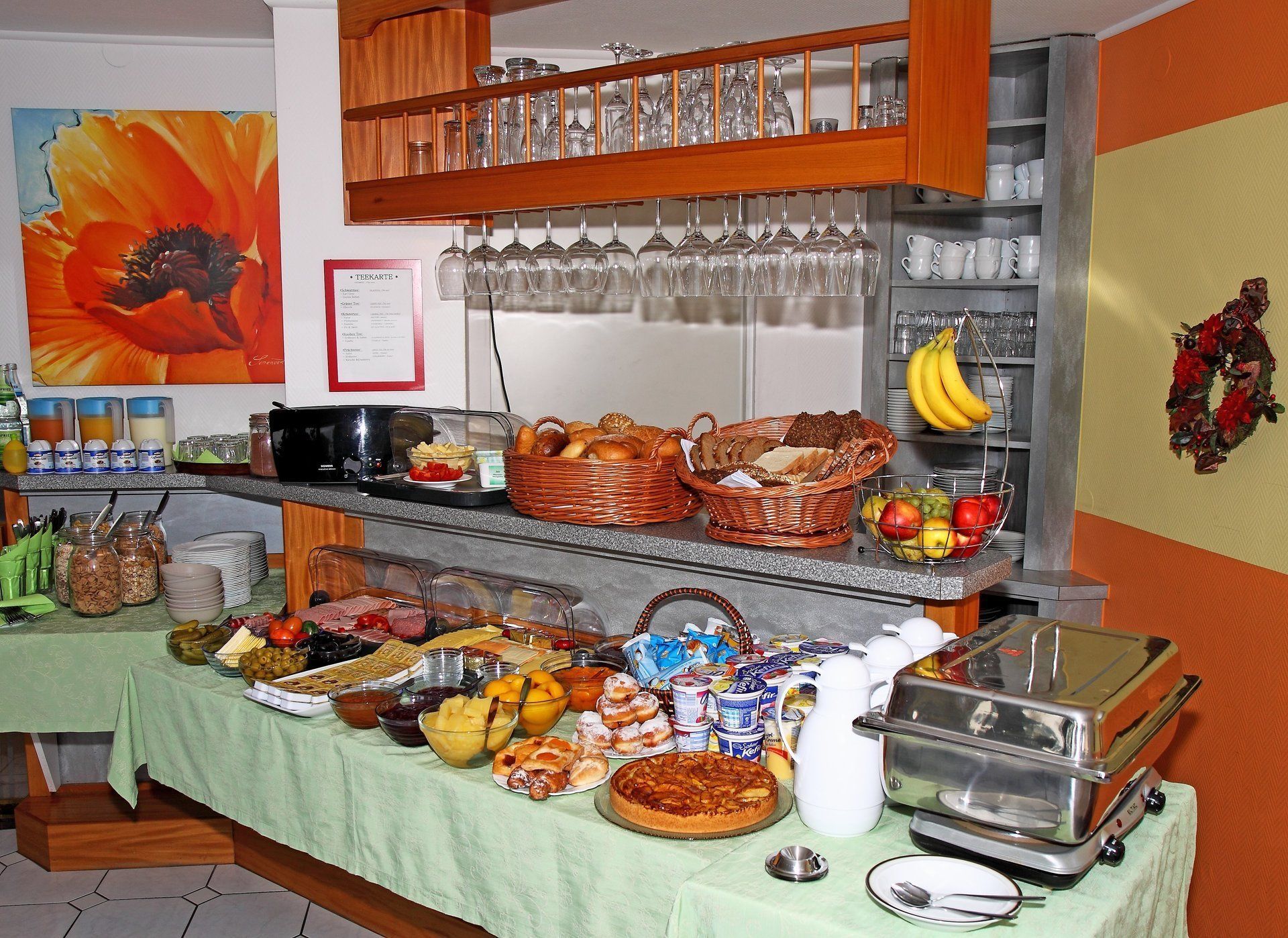 Se ofrece un desayuno bufé todos los días (por un coste adicional)