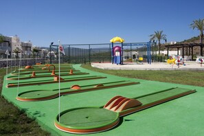 Mini-golf