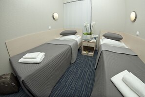 Standaard kamer, 1 twee- of 2 eenpersoonsbedden (Terminal Aeroexpress) | Gratis wifi, beddengoed, rolstoeltoegang