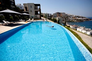Outdoor pool, pool umbrellas, pool loungers - Important Group Villa BD314 2 Bedrooms (Bodrum)
