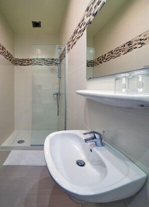 Studio | Bathroom