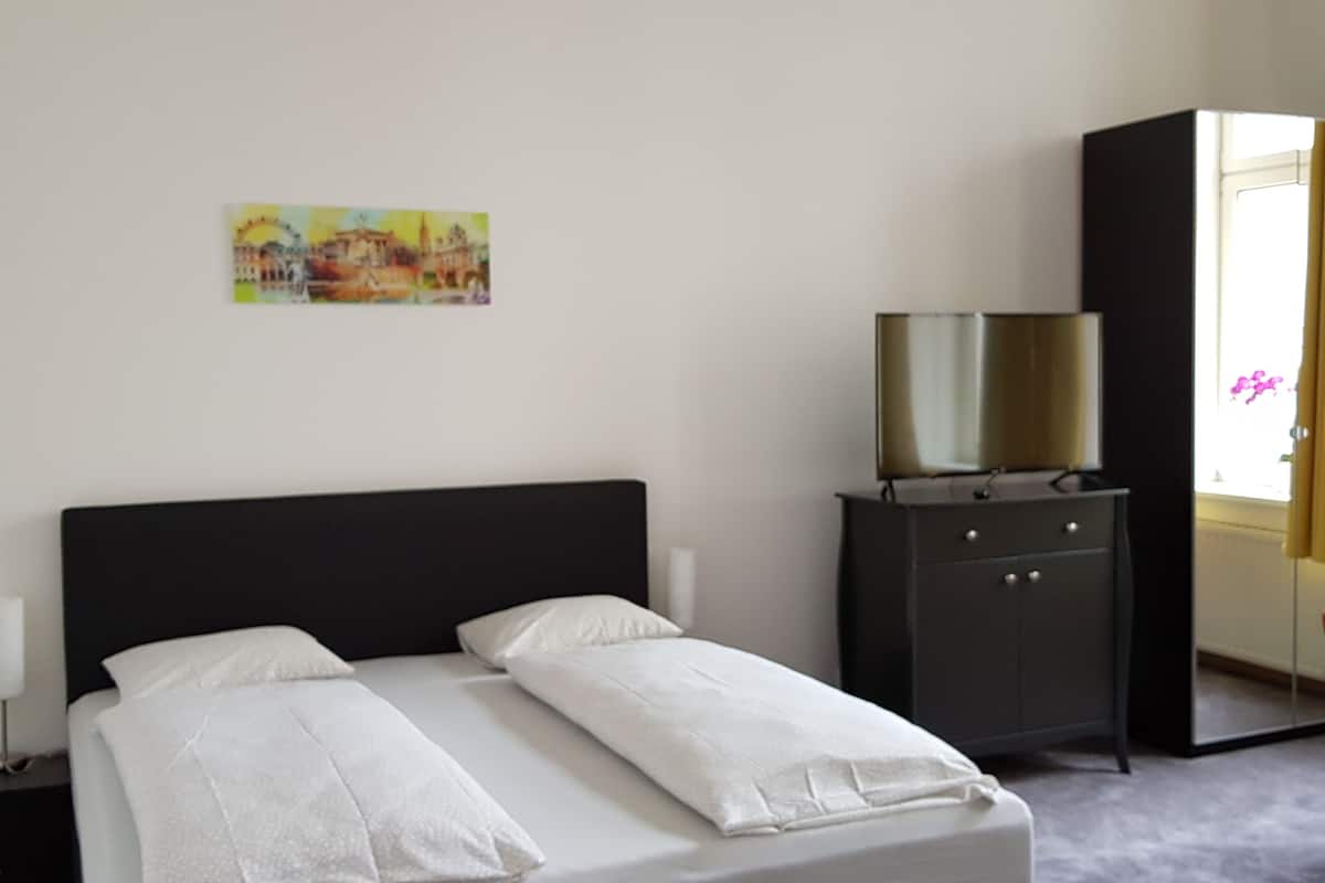 Studio (groß) | Area keluarga | TV layar datar