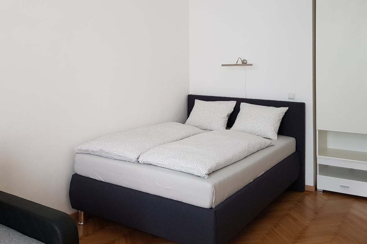 Studio | Ruang keluarga | TV layar datar