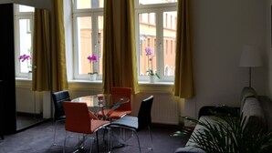Estudio (groß) | Área de sala de estar