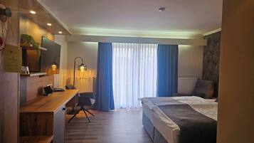 In-room safe, desk, laptop workspace, free WiFi
