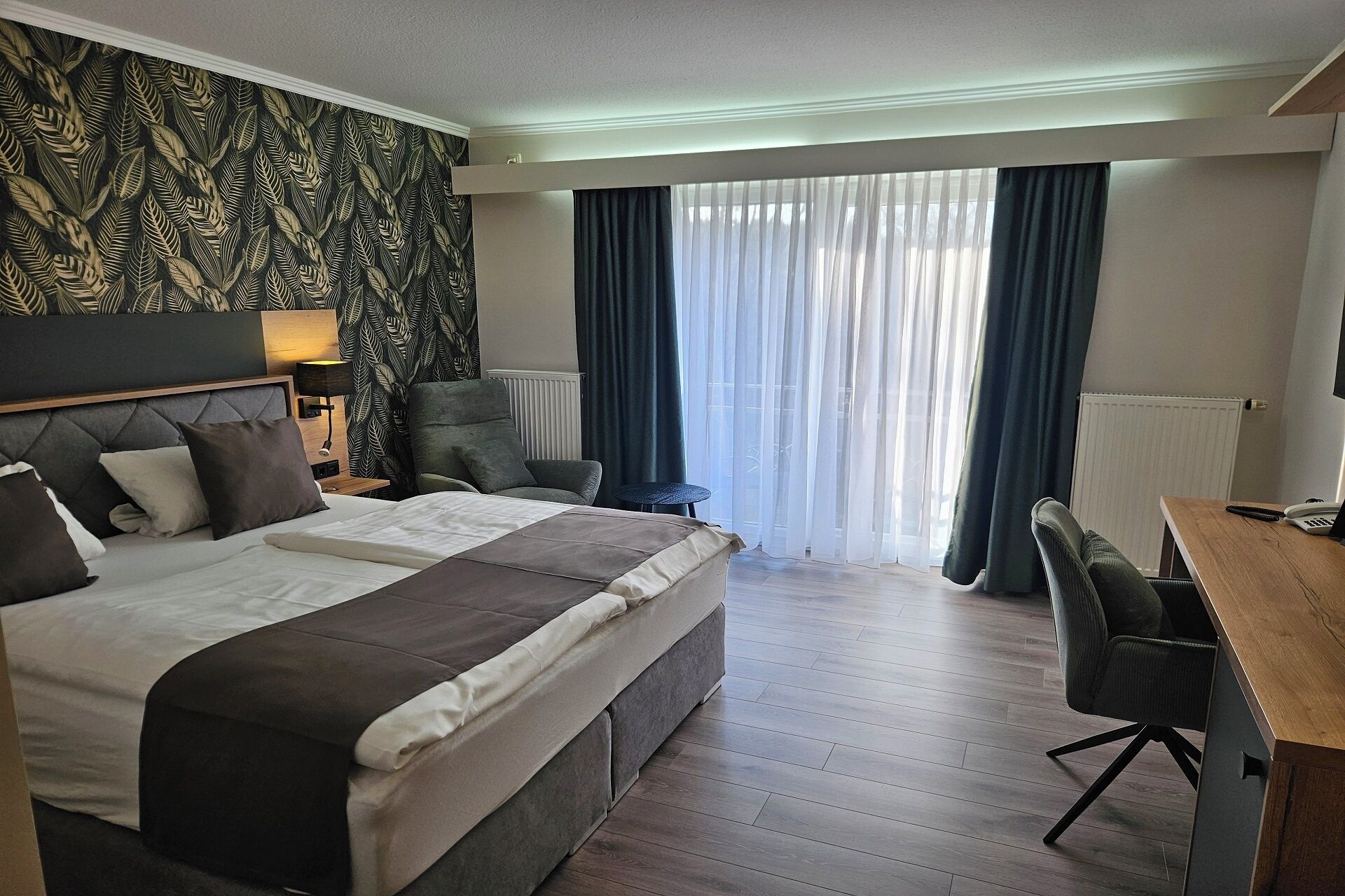 Superior tweepersoonskamer, 1 slaapkamer, niet-roken | Een kluis op de kamer, een bureau, een laptopwerkplek, gratis wifi