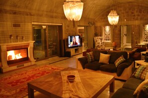 Villa | Wohnbereich | LCD-Fernseher