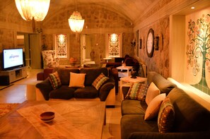 Villa | Wohnbereich | LCD-Fernseher