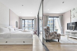 New Rose Hua Hin (One Bedroom Condo) | Living area | 40-inch flat-screen TV with cable channels, TV