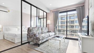 New Rose Hua Hin (One Bedroom Condo) | Living area | 40-inch flat-screen TV with cable channels, TV