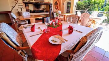 Sudah termasuk sarapan ala kontinental setiap hari