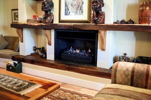 2 bars/lounges, poolside bar