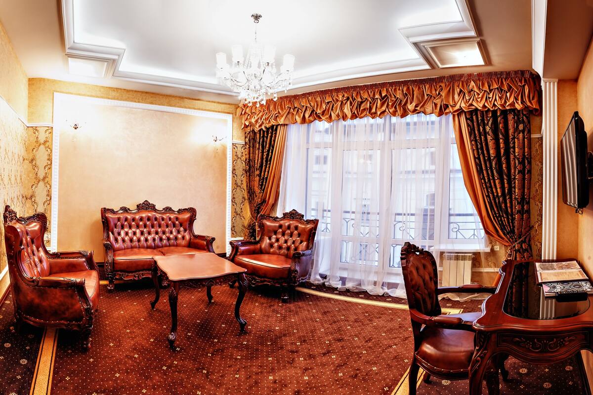 Business Suite | Living room