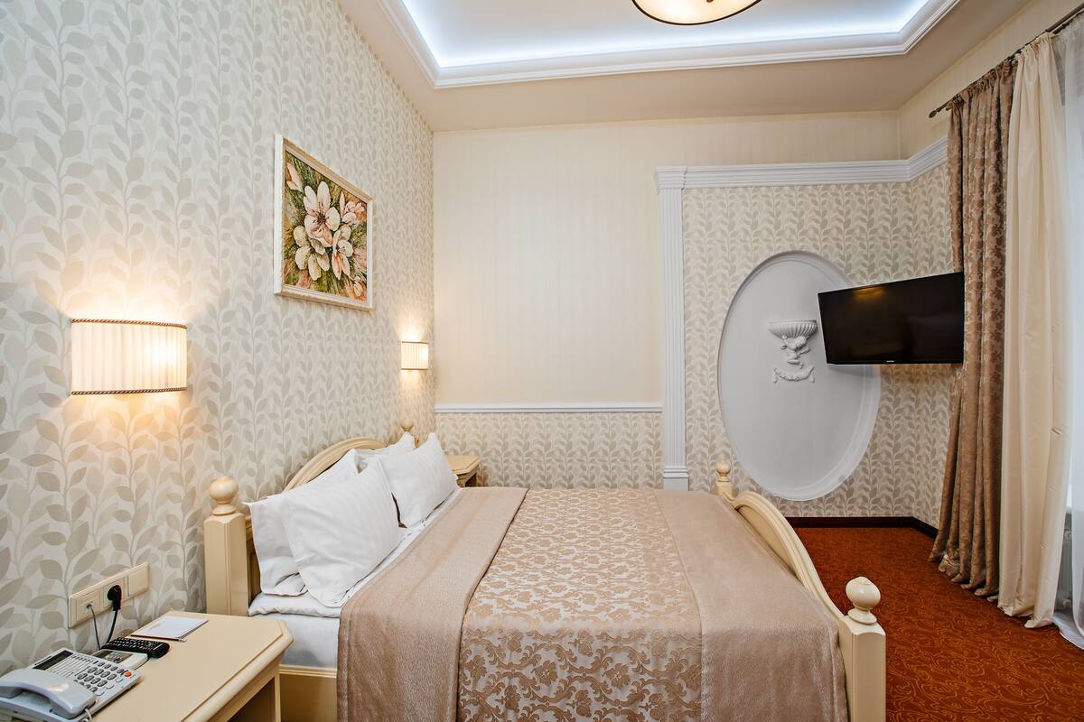 Premium bedding, minibar, in-room safe, desk