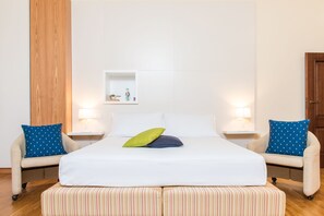 Deluxe Double Room | Minibar, in-room safe, desk, cribs/infant beds - Castromediano Suite Palace (Lecce)