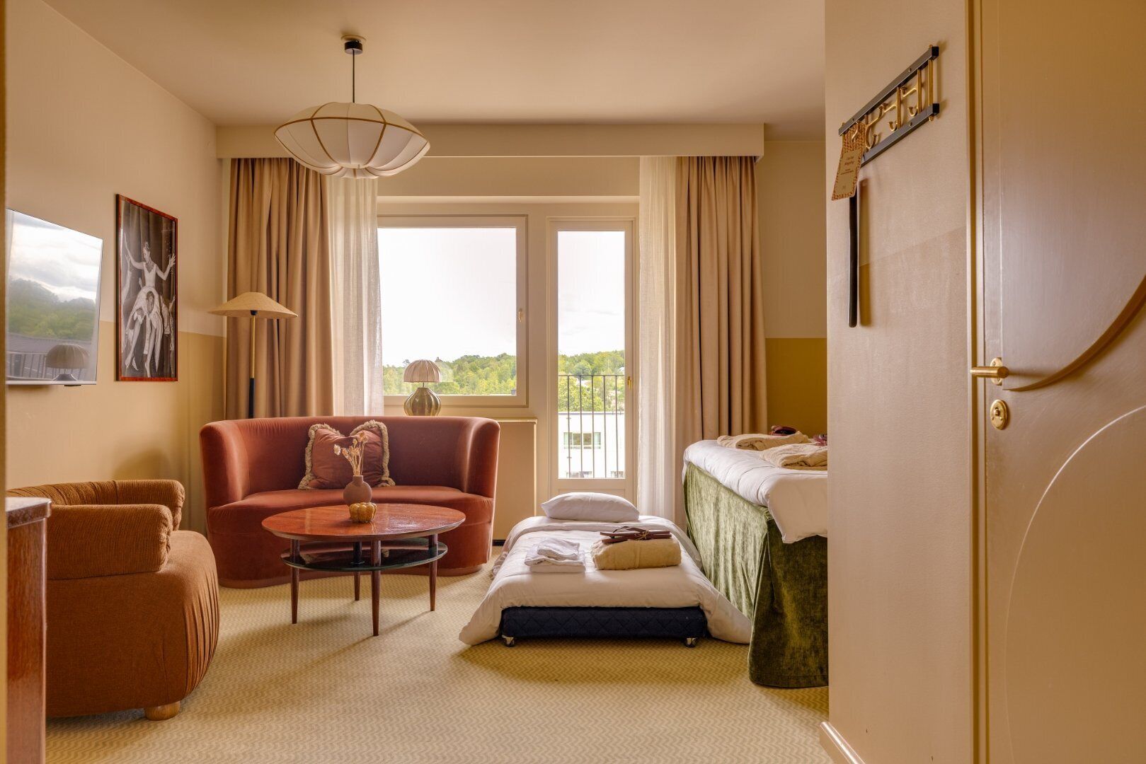 Habitación familiar doble | Minibar, cortinas opacas, tabla de planchar con plancha y wifi gratis