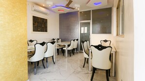 مطعم