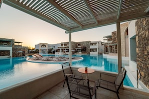 Camera Superior con letto matrimoniale o 2 letti singoli, vista piscina, lato piscina | Esterni