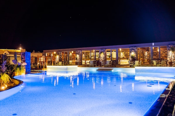 Poolside bar