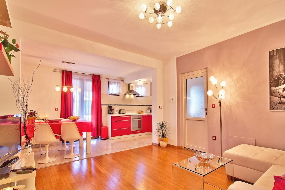 Apartment, 1 King Bed with Sofa bed | Living room | Flat-screen TV