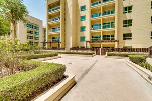 Exterior - 1 Bedroom Apartment Greens (Dubai)
