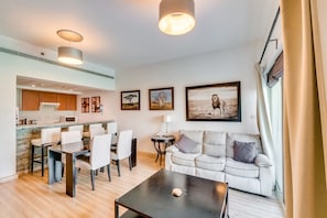 Comfort Apartment, 1 Queen Bed, Garden Area | Living area