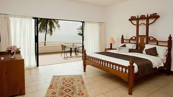 Villa presidencial, 3 habitaciones, cocina básica, vistas al mar | 3 dormitorios, ropa de cama de alta calidad, caja fuerte y escritorio