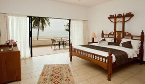 Villa presidencial, 3 habitaciones, cocina básica, vistas al mar | 3 dormitorios, ropa de cama de alta calidad, caja fuerte y escritorio