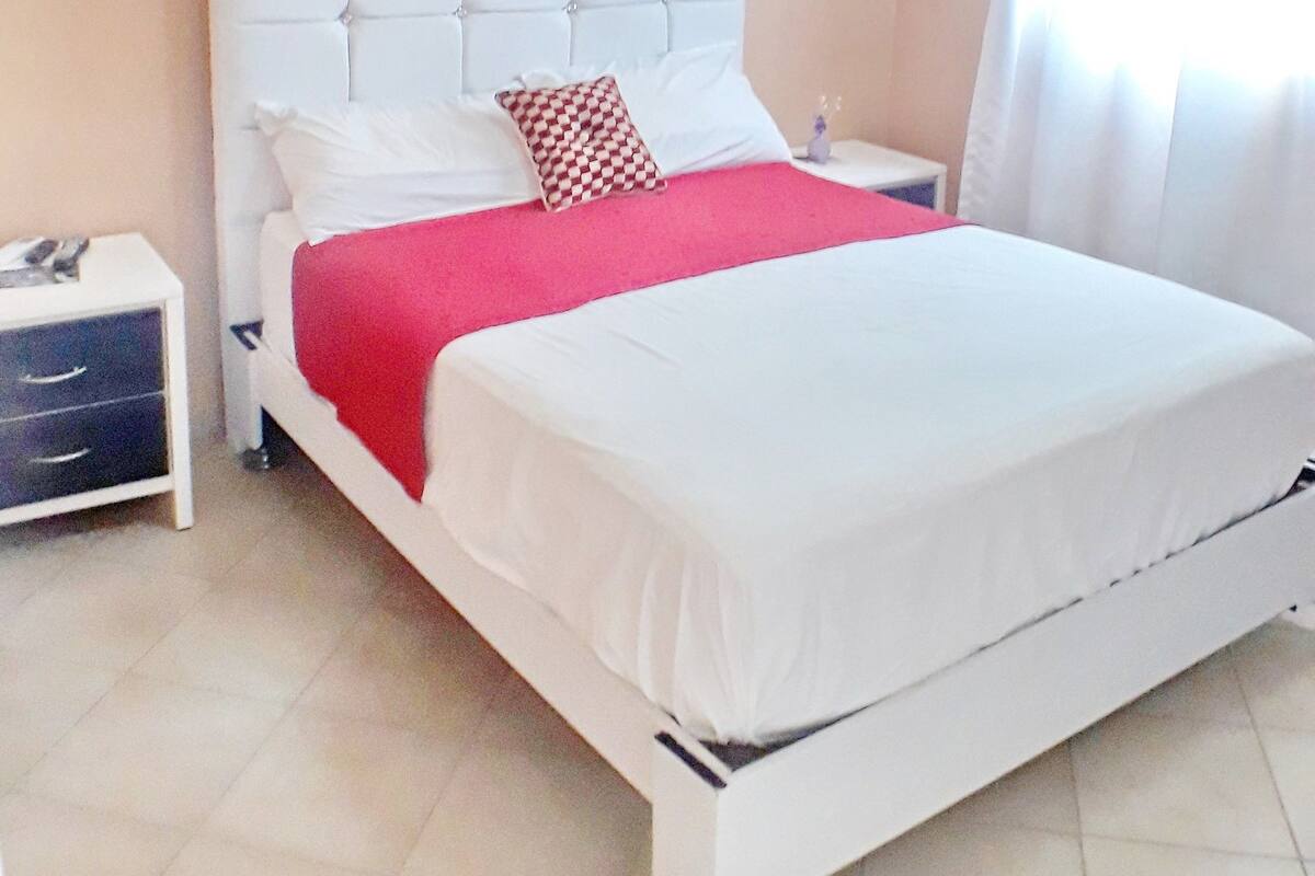 Royal Apartment, 1 Bedroom, Beach View, Oceanfront | 1 bedroom, Frette Italian sheets, premium bedding, pillow-top beds