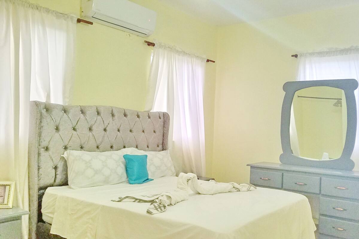 Traditional Apartment, 1 Bedroom, Ocean View, Sea Facing | 1 bedroom, Frette Italian sheets, premium bedding, pillow-top beds