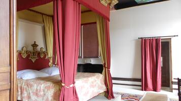 Double Room (François 1er) | Premium bedding, individually decorated, individually furnished, desk