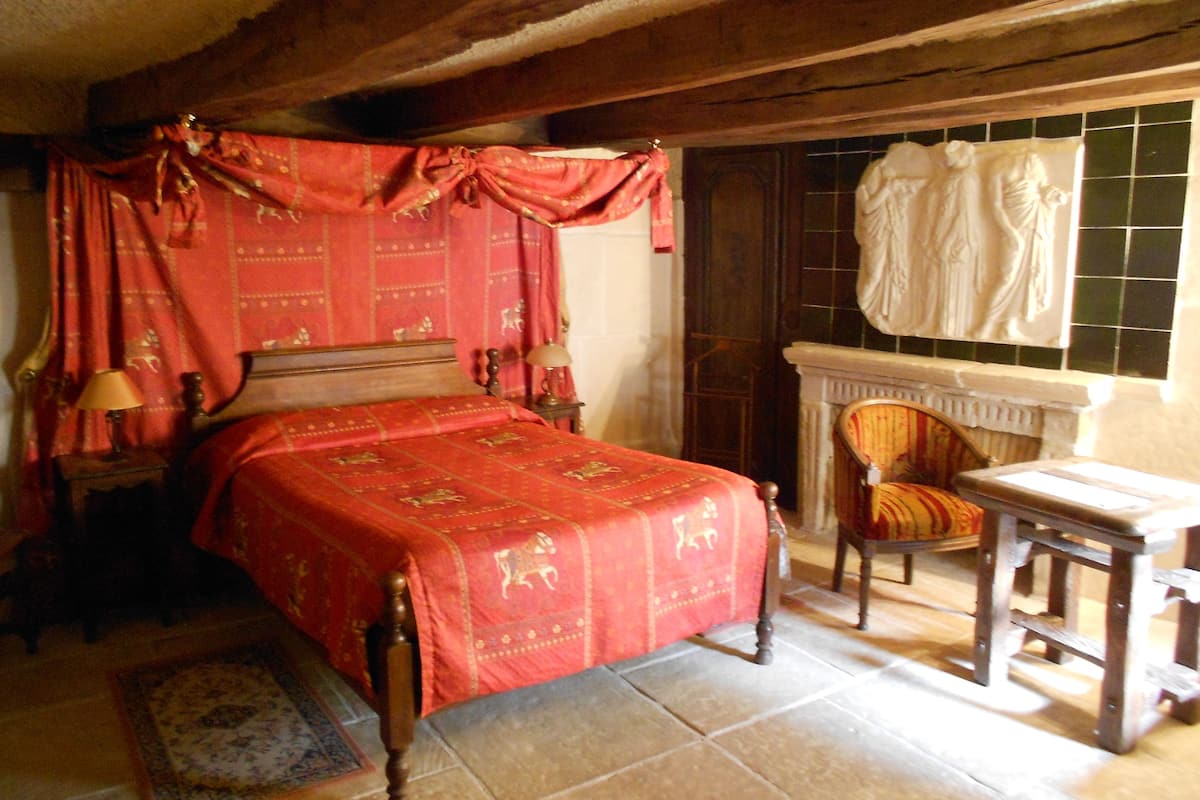 Double Room (Louise Michel) | Premium bedding, desk, blackout drapes, soundproofing