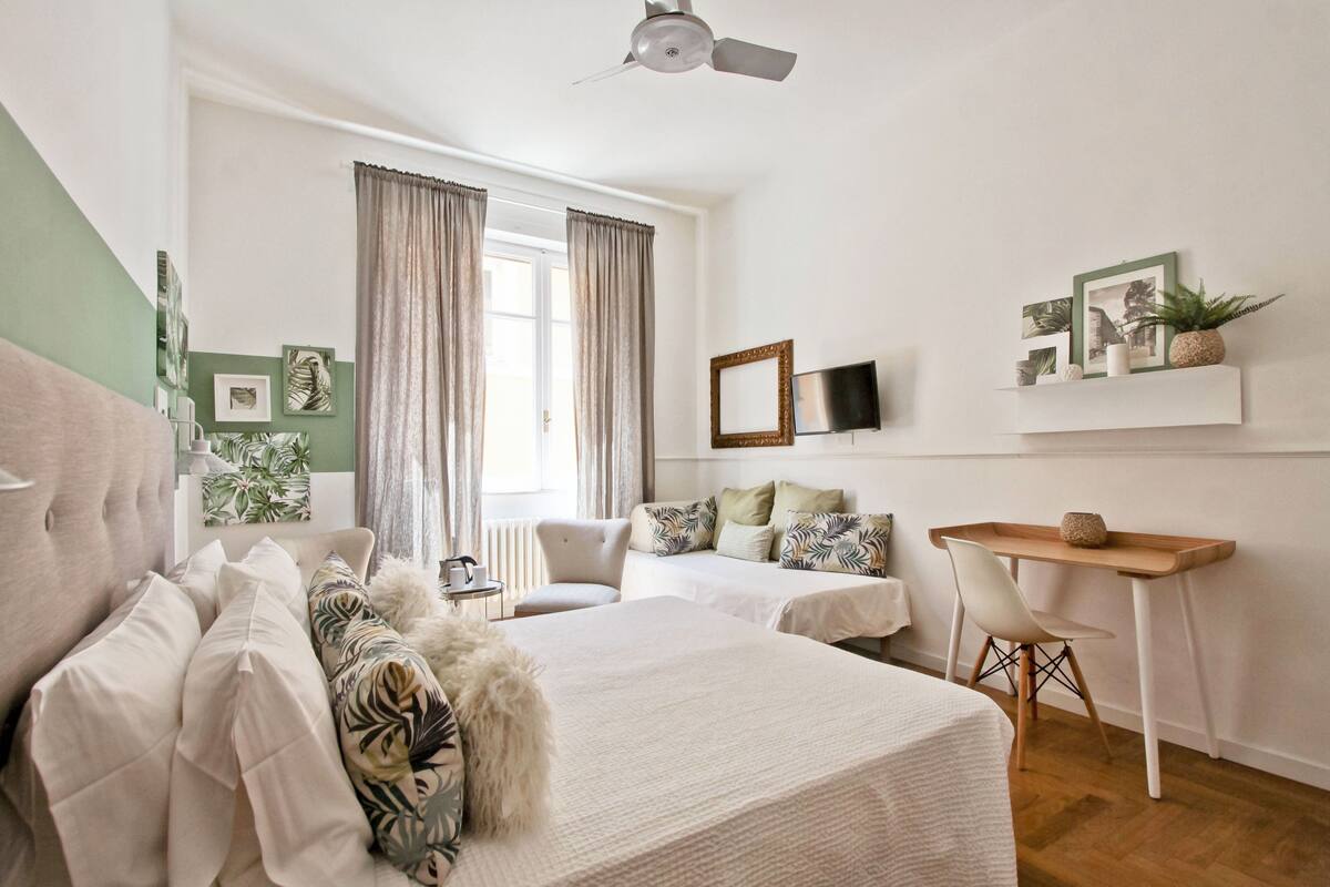 Family Twin Room (External private bathroom)