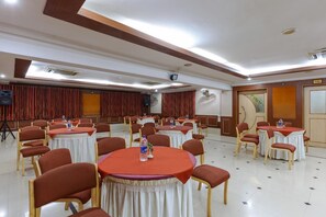 Banquet hall - Hotel Woodland (Kolhapur)
