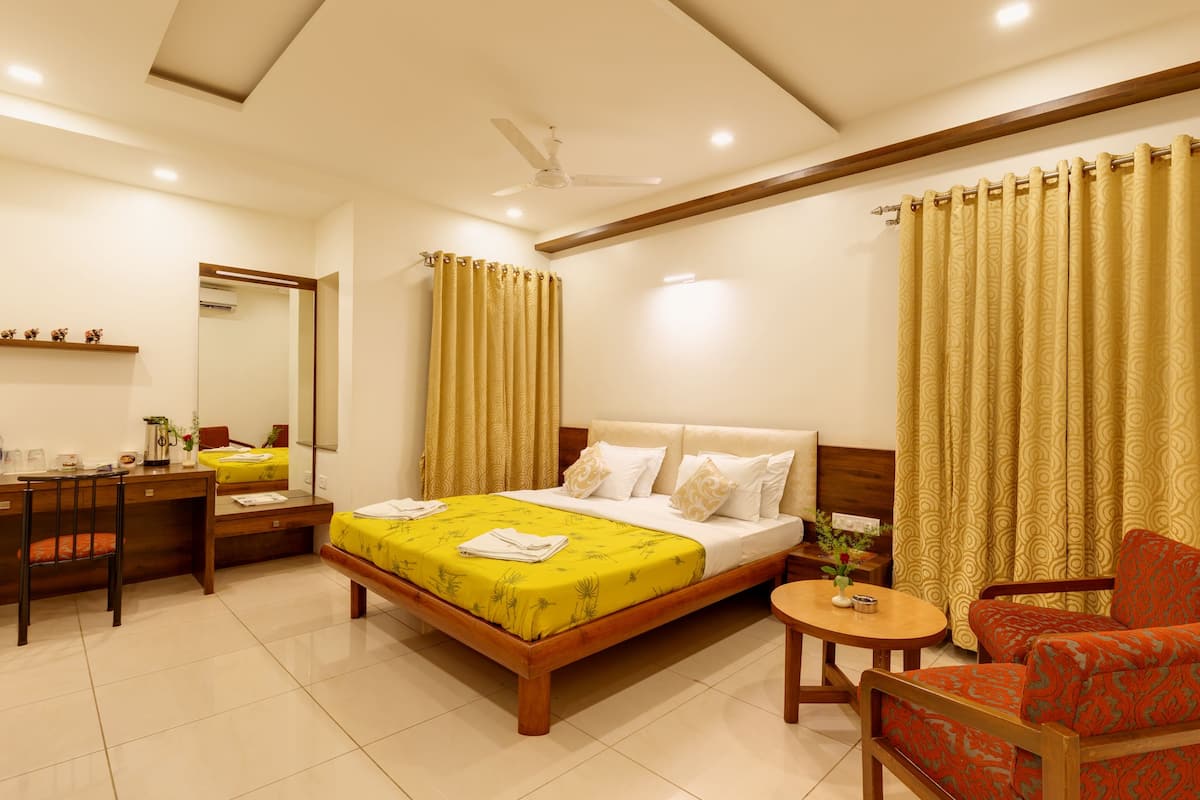 Minibar, desk, iron/ironing board, rollaway beds