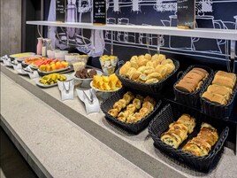 Café da manhã com buffet todos os dias mediante uma taxa