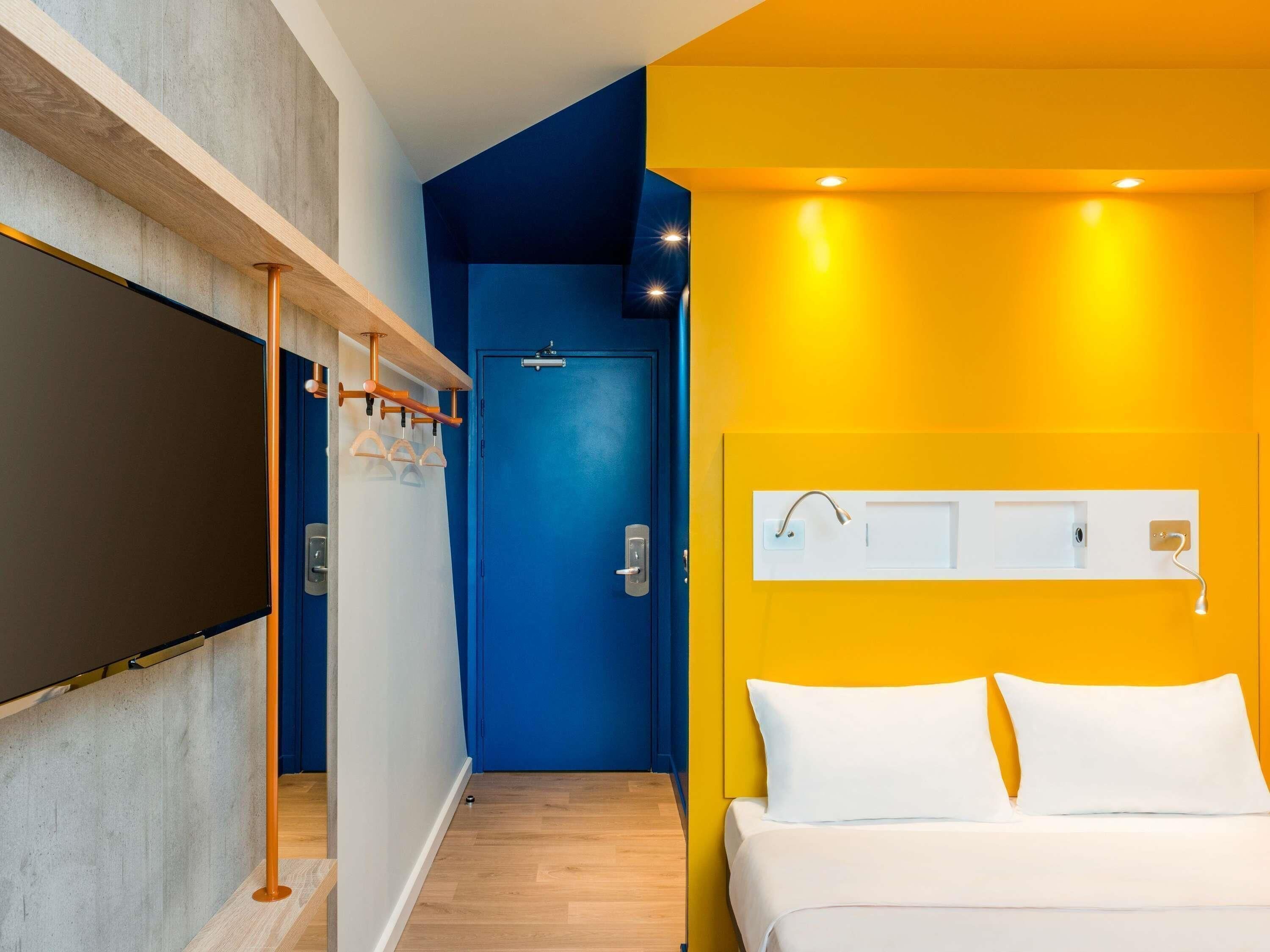 WiFi (free), bed sheets