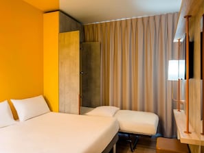 Free WiFi, bed sheets