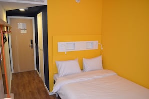 Standard Apartment, 1 Double Bed | Free WiFi, bed sheets
