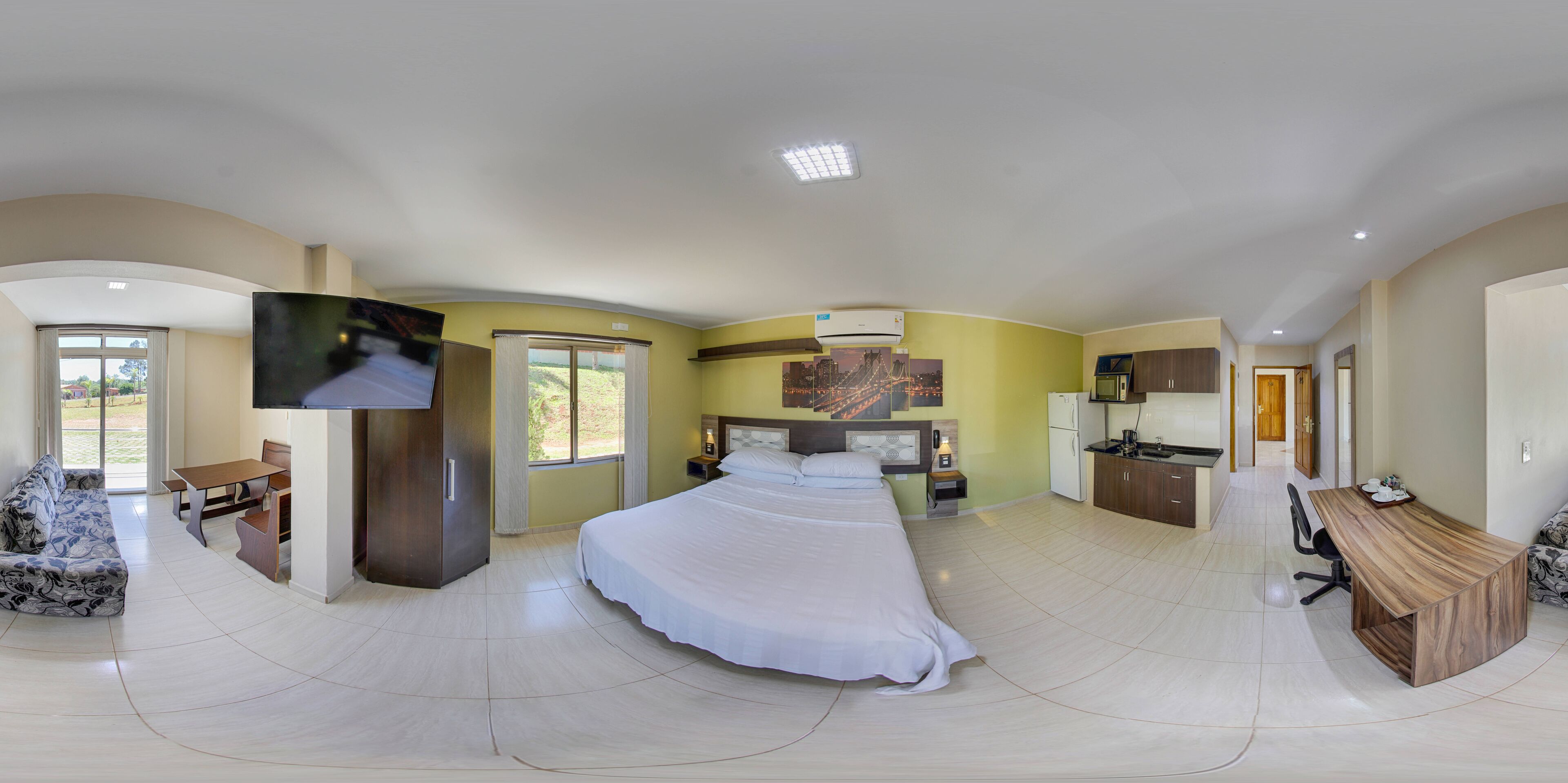 standard triple room | 1 bedroom, minibar, in-room safe, desk