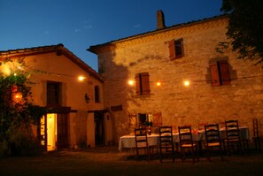 Front of property – evening/night - Domaine Les Miquels (Castelnau-de-Montmiral)
