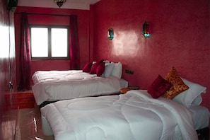 三人房, 3 張單人床 | 遮光布/窗簾、熨斗/熨衣板、免費搖籃/嬰兒床、免費無線上網