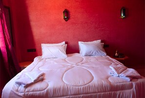 Cortinas blackout, tabla de planchar con plancha y cunas gratuitas