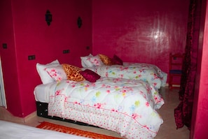 Triple Room, 3 Single Beds | Blackout curtains, iron/ironing board, free cots/infant beds, free WiFi - Dar Al Madina (Tinghir)